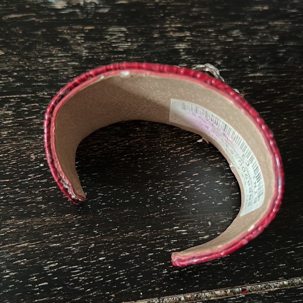 Red cuff - Picture 6 of 7